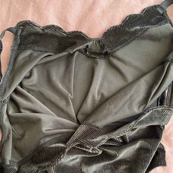 Urbn outfitters scalloped thong bodysuit - Picture 4 of 7